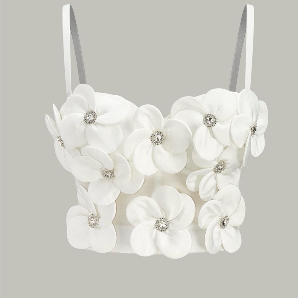 Commense White Floral Appliqué Crop Top